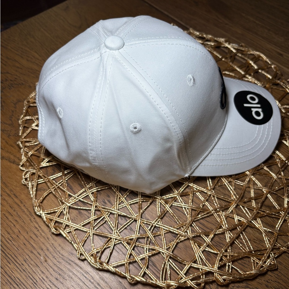 ALO Yoga White Cap - Picture 6 of 8